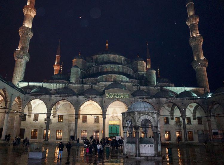 sultan Ahmed mosque courtyard