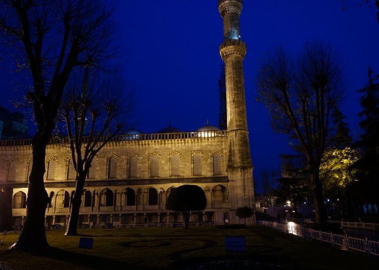 the exterior of Sultan Ahmed mosque