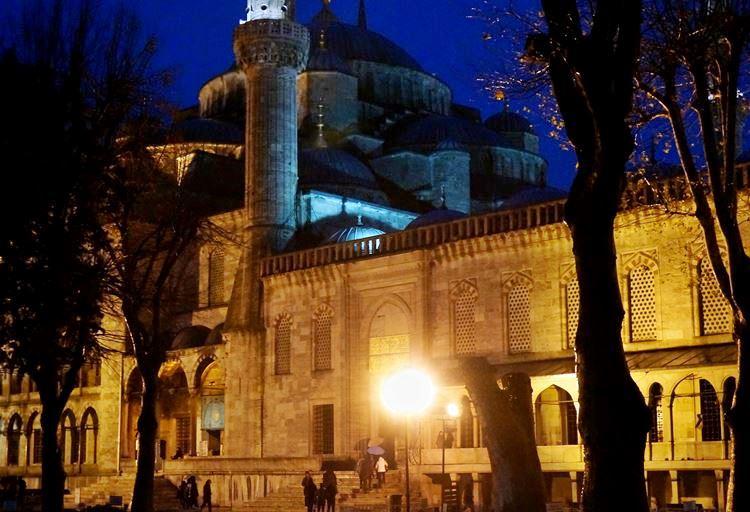 exterior of sultan ahmed mosque 2